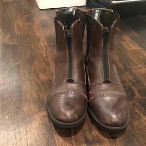 Perri’s brown horseback riding boots